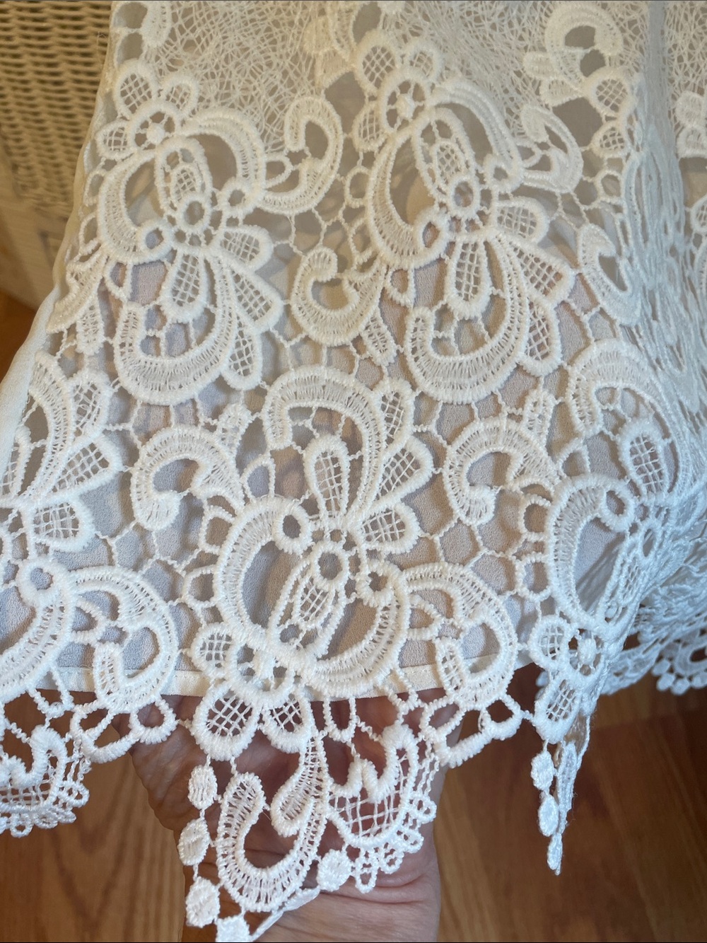 Harve Benard Ivory Lace-Hem Sleeveless Tank - Picture 3 of 7